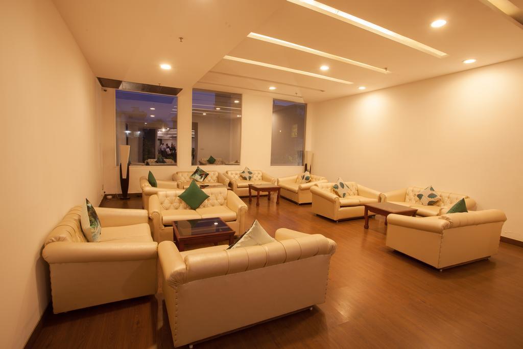 Velvet Clarks Exotica Hotel Zirakpur Екстериор снимка