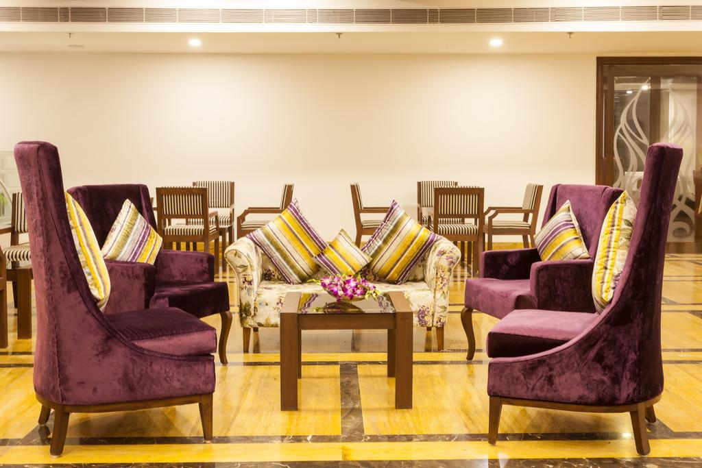 Velvet Clarks Exotica Hotel Zirakpur Екстериор снимка