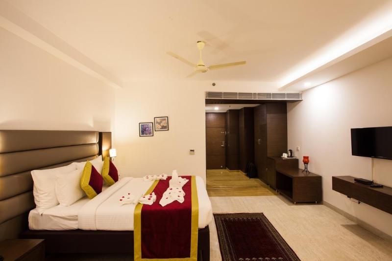 Velvet Clarks Exotica Hotel Zirakpur Екстериор снимка