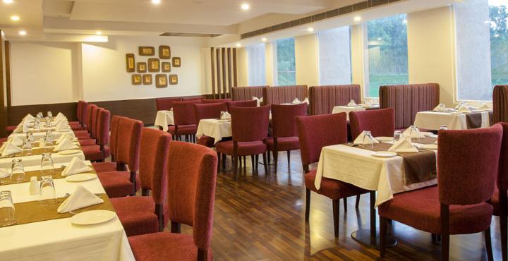 Velvet Clarks Exotica Hotel Zirakpur Екстериор снимка