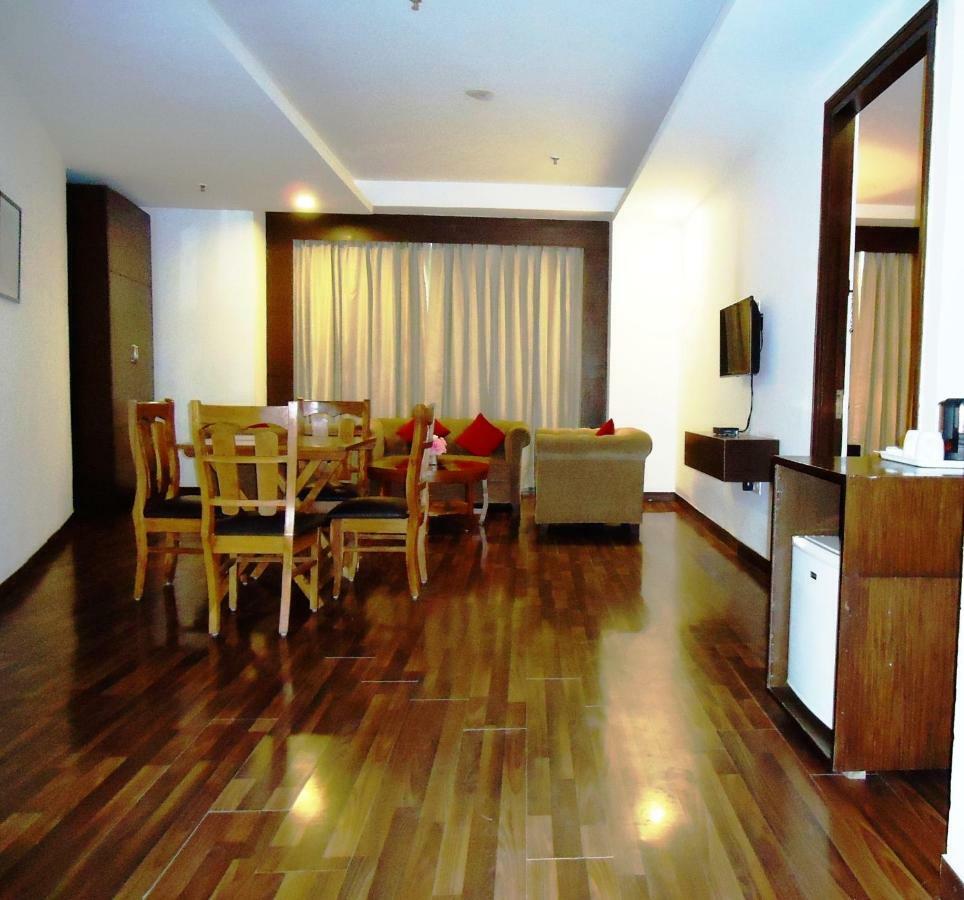 Velvet Clarks Exotica Hotel Zirakpur Екстериор снимка